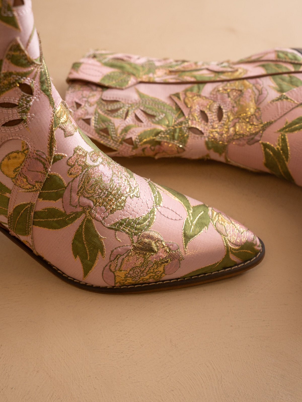 【roseさま】Vintage　ChristmasBoots　タティングレース The Tesha | Rose Garden Floral Cowboy Boot – Oasis Society
