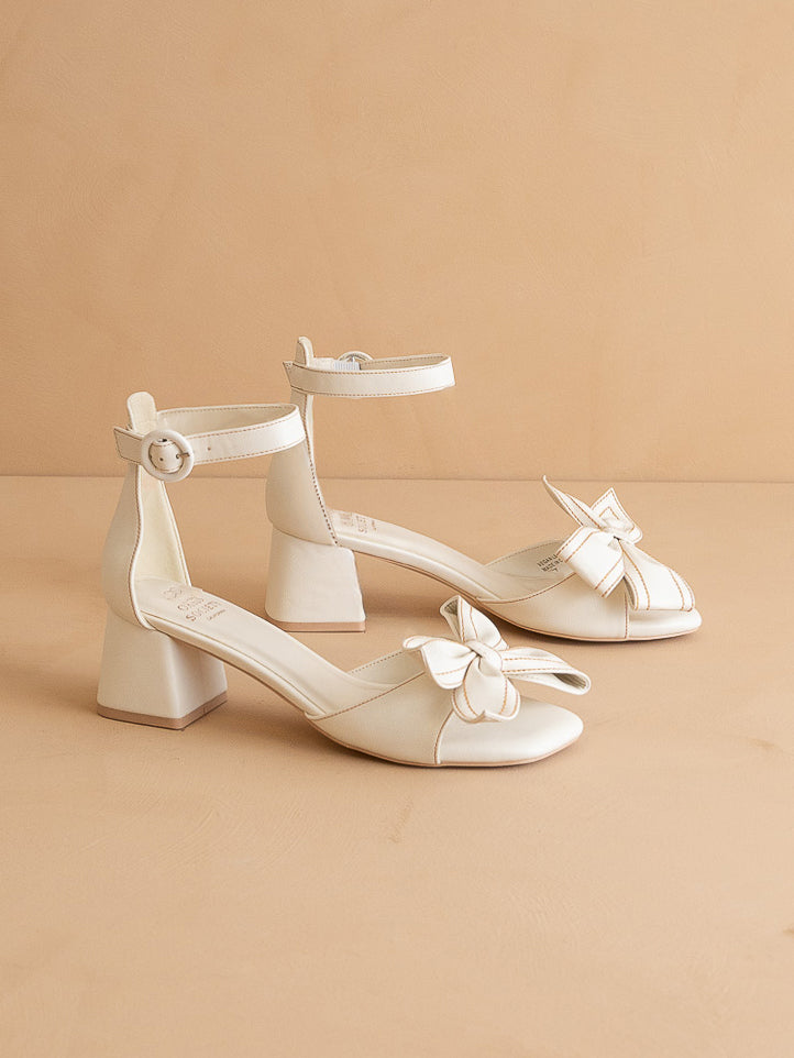 The Vigo White Low Block Heel With A Sweet Bow *final sale