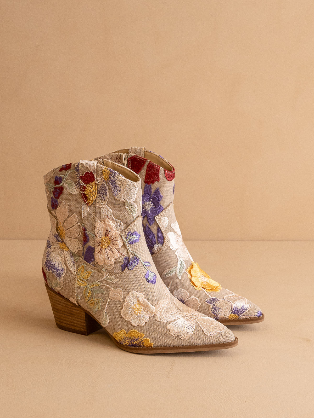The Wanda | Taupe Floral Appliqué Cowgirl Boot – Oasis Society