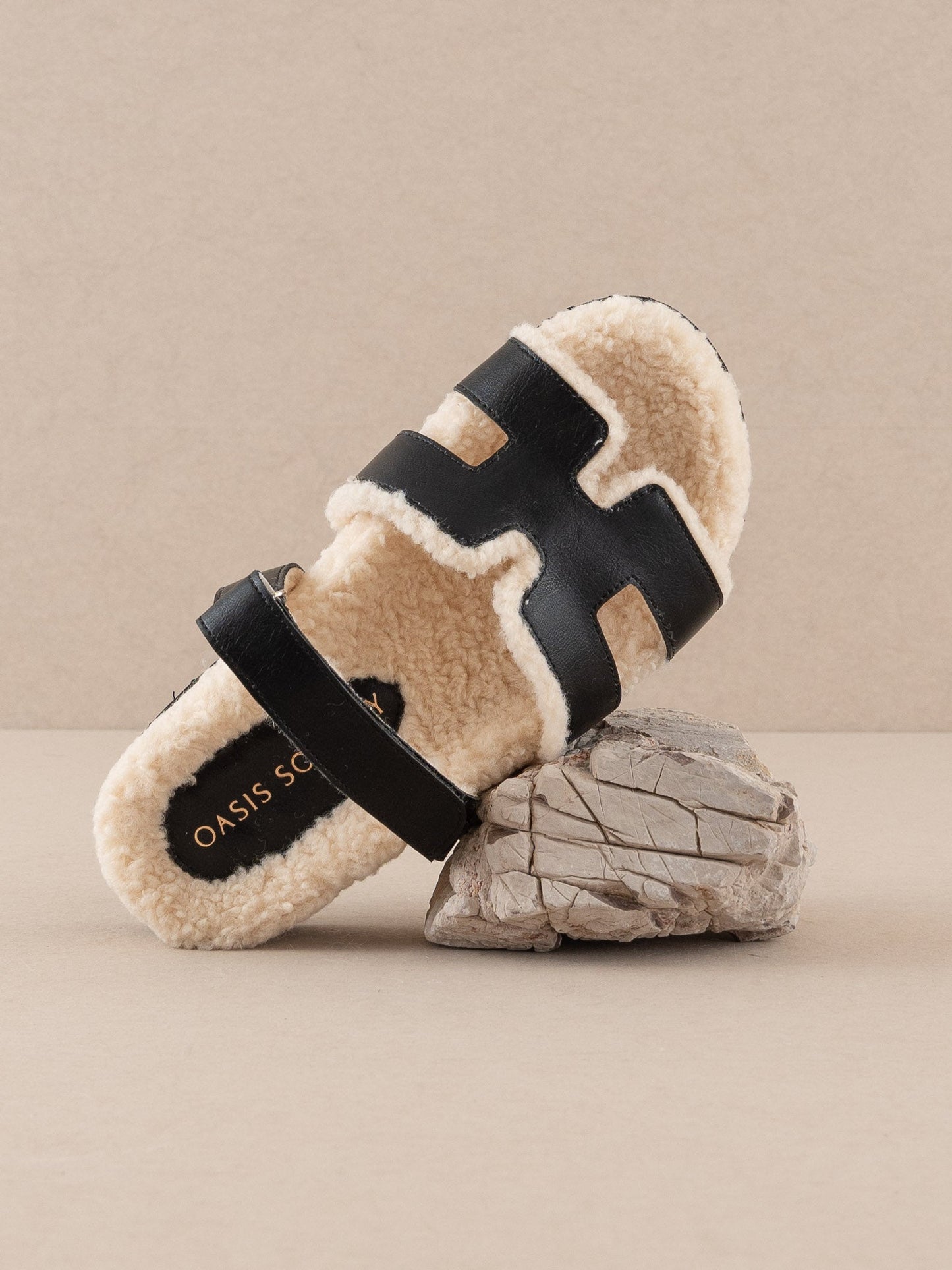 The Alpine | Black Faux Shearling Sandals