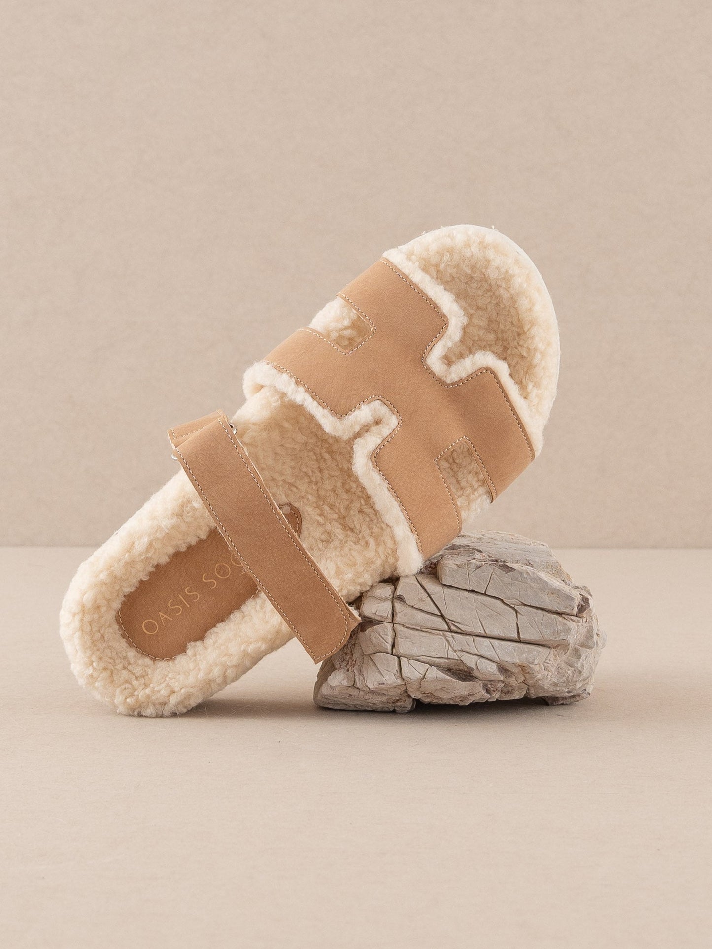 The Alpine | Camel Faux Shearling Sandals