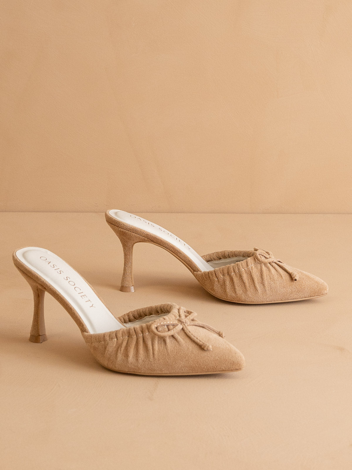 The Maven | Sand Pointed Kitten Heel with Bow