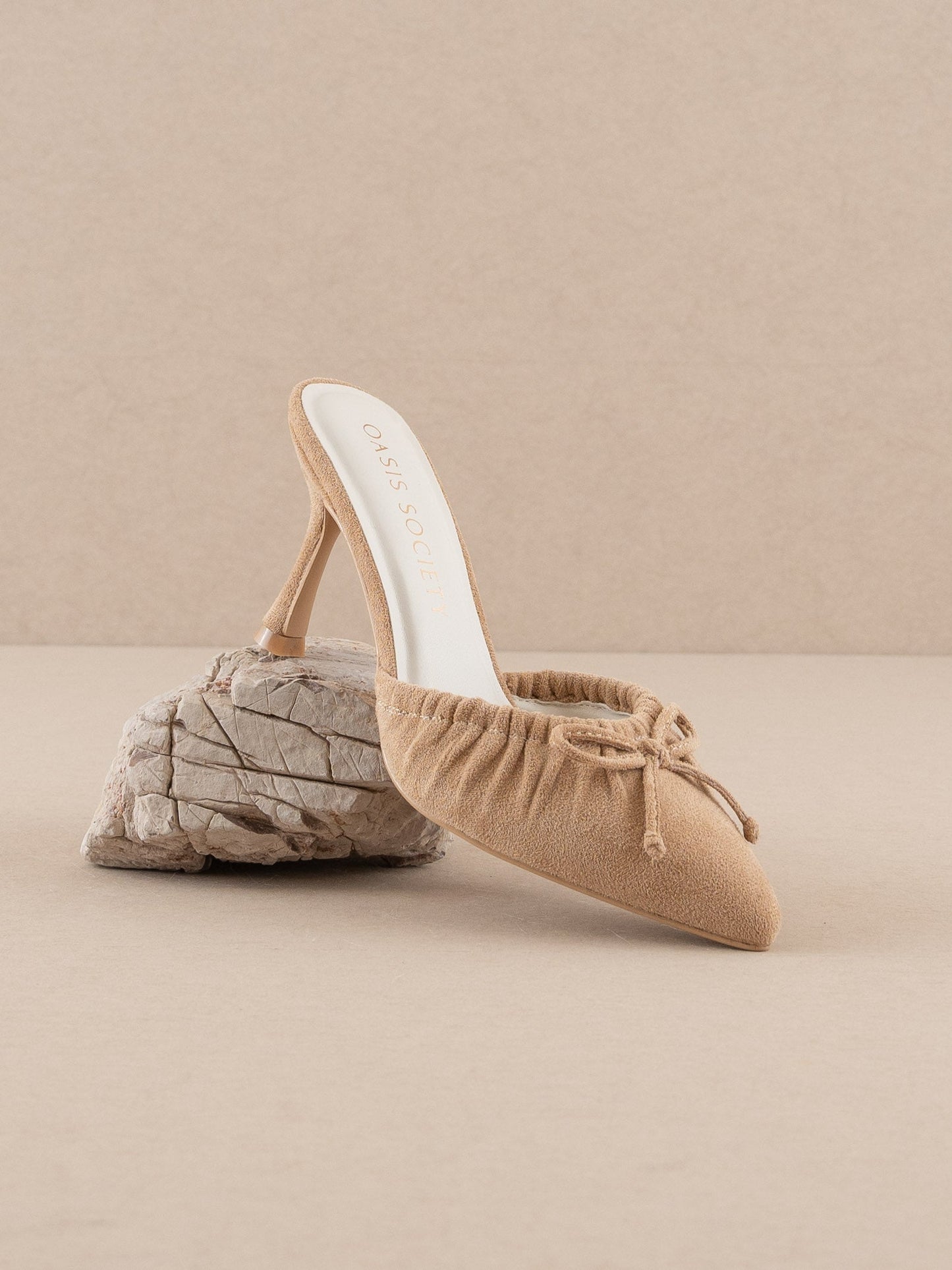 The Maven | Sand Pointed Kitten Heel with Bow