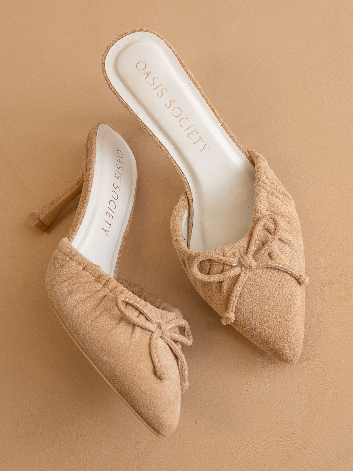 The Maven | Sand Pointed Kitten Heel with Bow