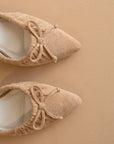 The Maven | Sand Pointed Kitten Heel with Bow