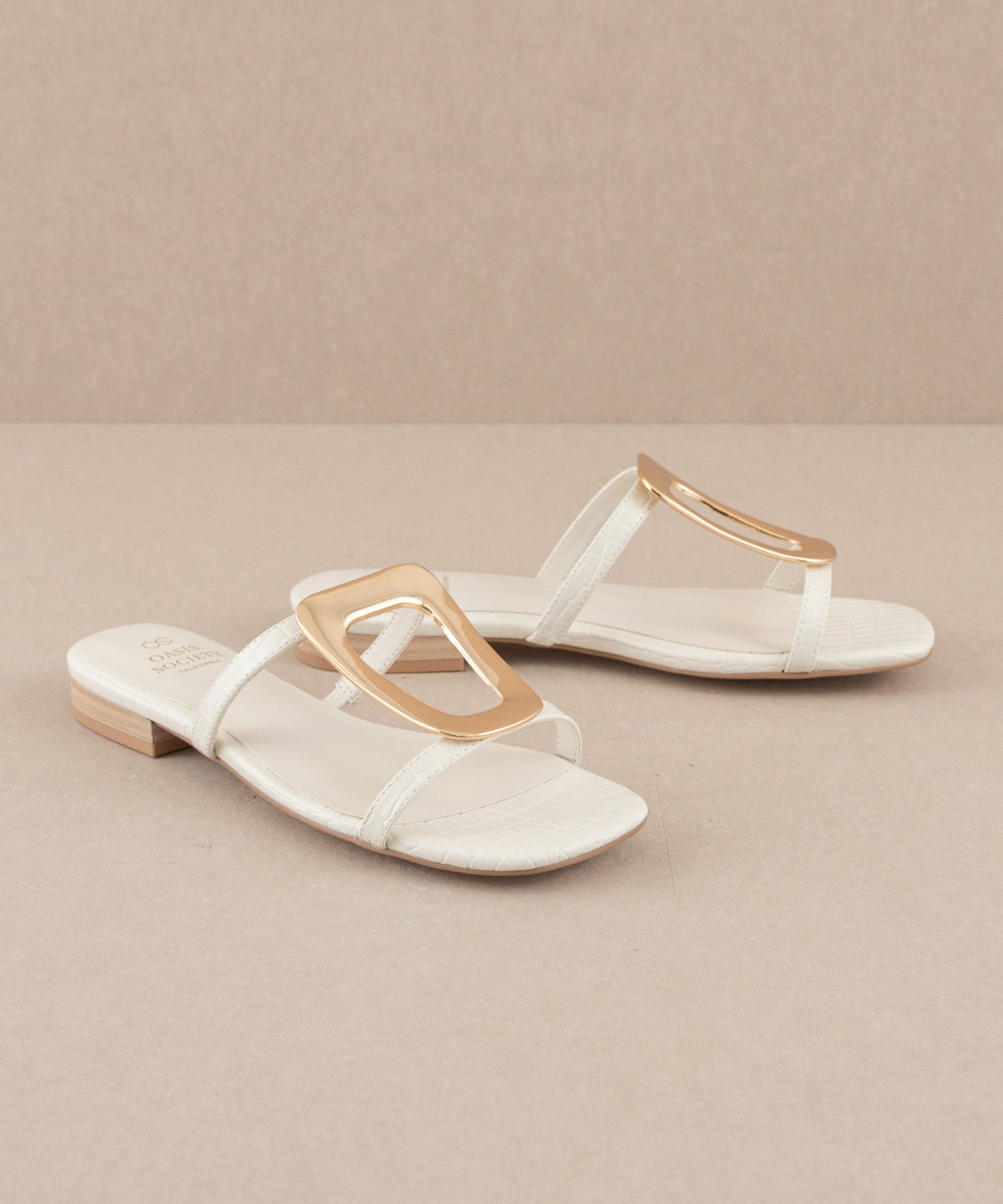 The Amiyah | White Statement Buckle Sandal