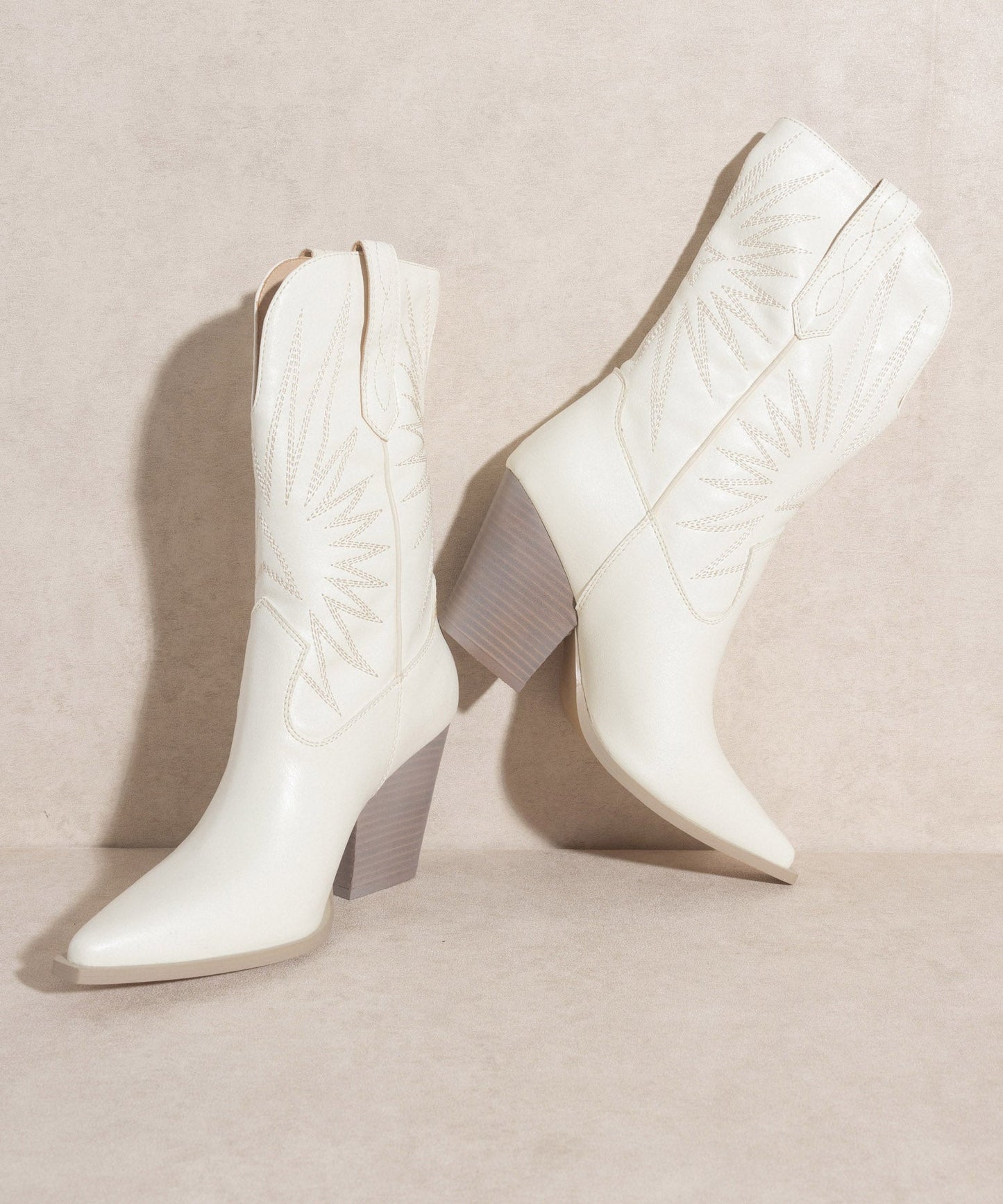 The Emersyn - White Starburst Embroidery Boots